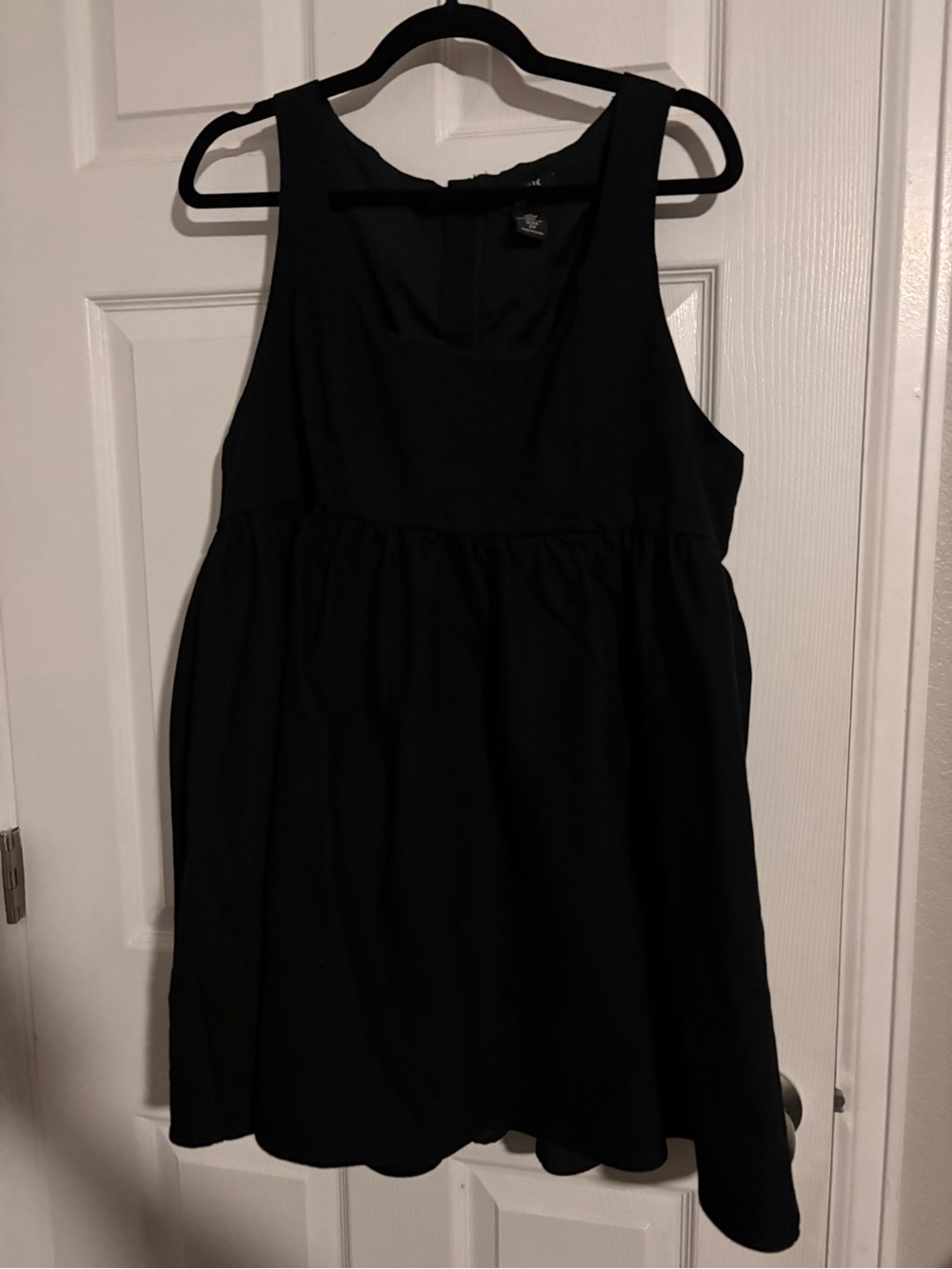 Classic Black Sleeveless Women's Dress